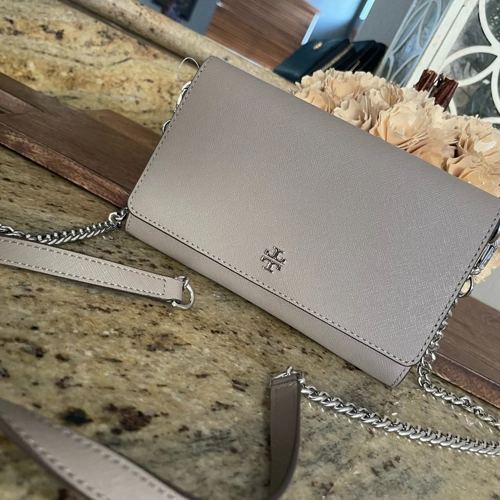 New 🥰 Tory Burch Emerson chain crossbody/ wallet - Picture 8 of 9